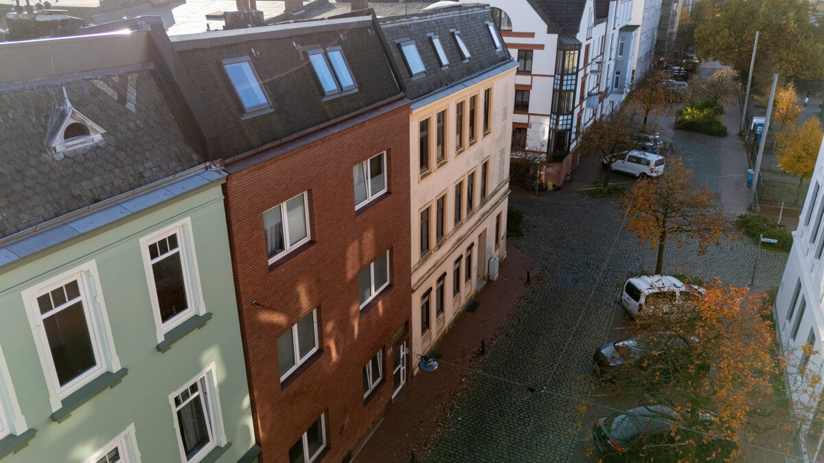 Mehrfamilienhaus zum Kauf als Kapitalanlage geeignet 229.000 € 10 Zimmer 193 m²<br/>Wohnfläche Goethestraße Bremerhaven 27576