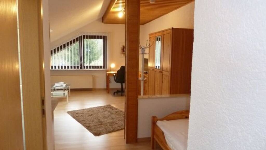 Studio zur Miete 300 € 1 Zimmer 30,5 m² 1. Geschoss Kiedrich 65399