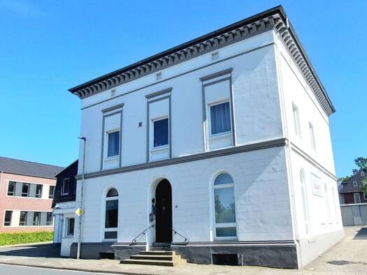 Wohnung zur Miete 650 € 4 Zimmer 120 m² Geschoss 1/2 frei ab sofort Varel 26316