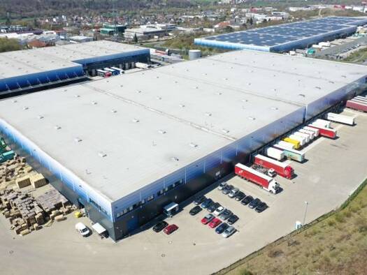 Lagerhalle zur Miete 26.520 m² Lagerfläche teilbar ab 11.166 m² Singerstraße 16 Forstfeld Kassel 34123
