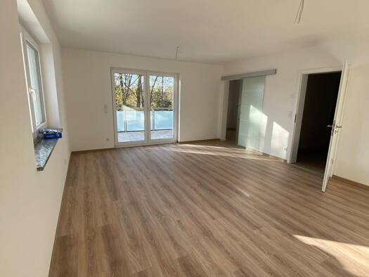 Wohnung zur Miete 1.200 € 3 Zimmer 100 m² Geschoss 1/2 frei ab sofort Haidhof Maxhütte-Haidhof 93142