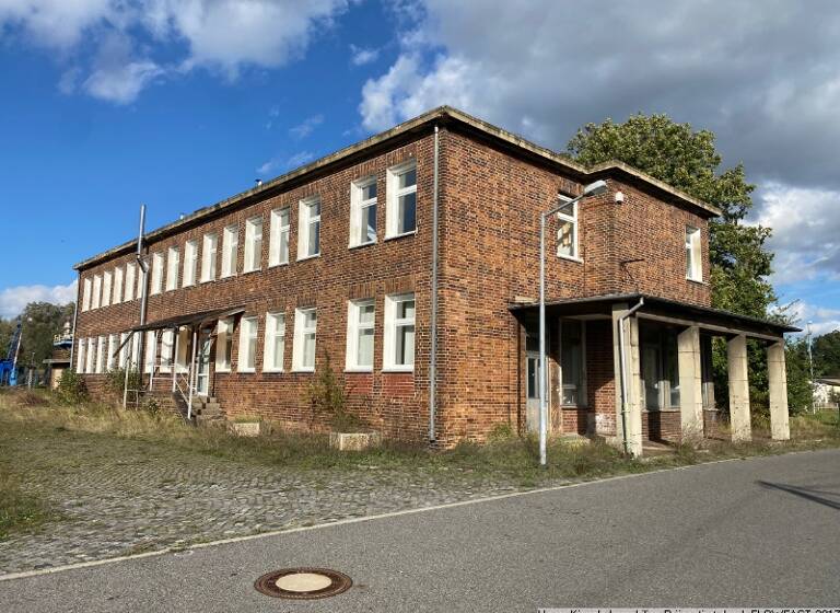 Einfamilienhaus zum Kauf 280.000 € 719,7 m²<br/>Wohnfläche 2.934 m²<br/>Grundstück Lauchhammer Lauchhammer 01979