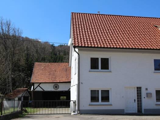 Doppelhaushälfte zum Kauf provisionsfrei 198.000 € 6 Zimmer 129 m² 1.699 m² Grundstück frei ab sofort Hausen Burladingen 72393