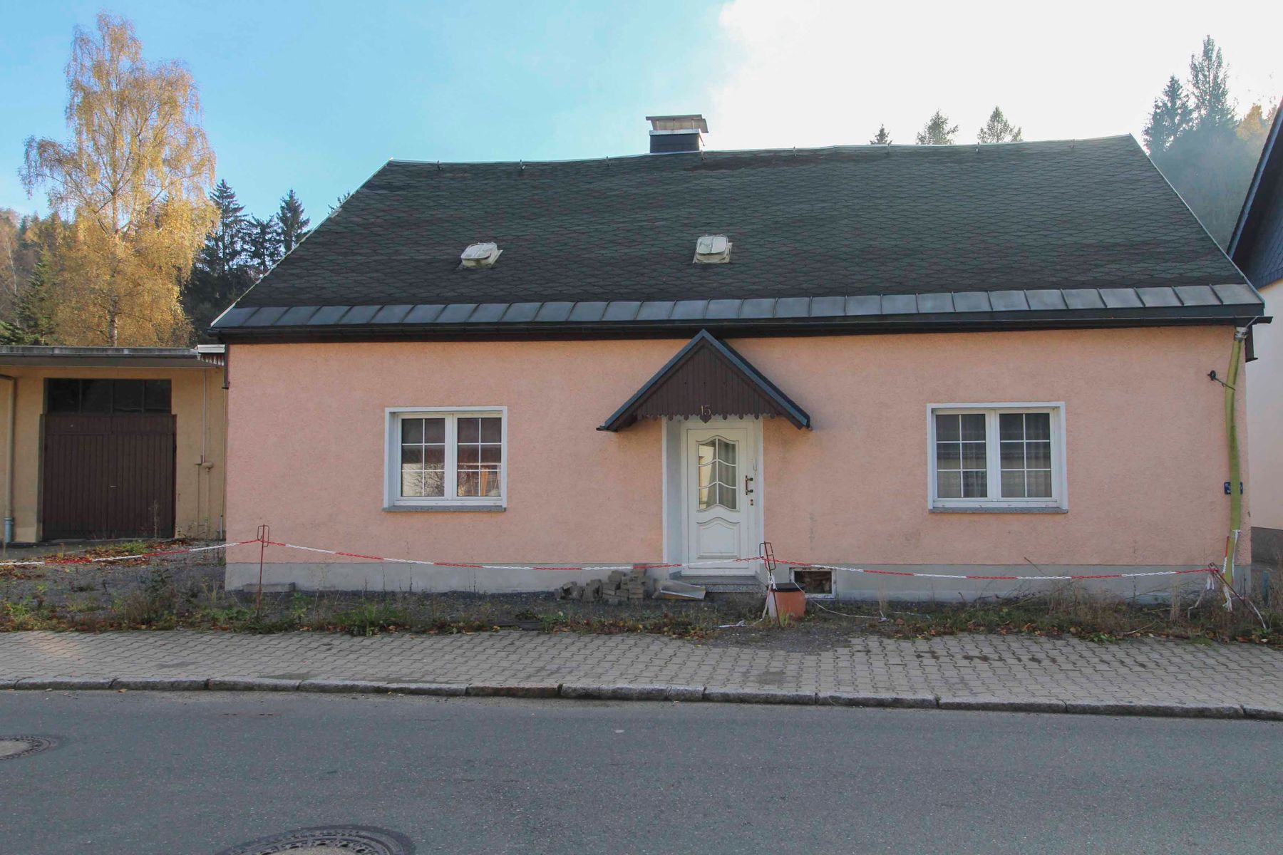 Einfamilienhaus zum Kauf 99.000 € 7 Zimmer 85 m²<br/>Wohnfläche 700 m²<br/>Grundstück Neuhausen Neuhausen 09544