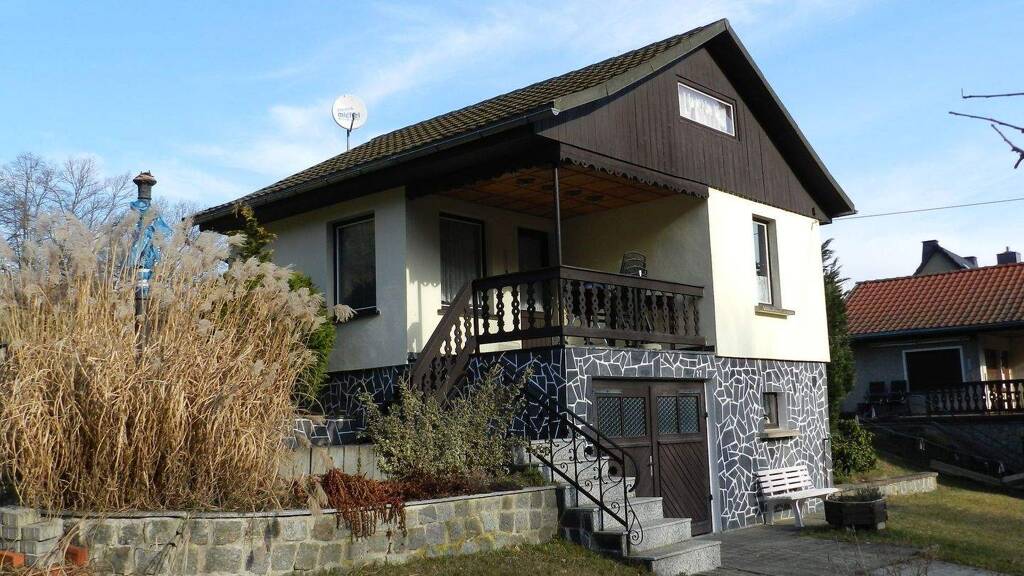 Haus zum Kauf 45.000 € 2,5 Zimmer 40 m² 599 m² Grundstück frei ab sofort Am Tauschwitzer Bach 27 Saalfeld Saalfeld/Saale 07318