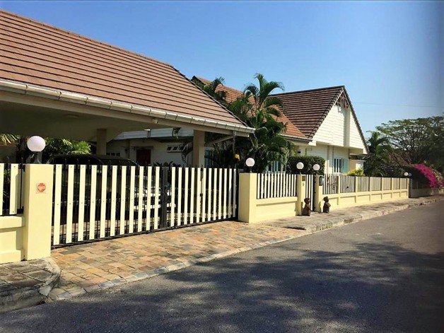 Einfamilienhaus zum Kauf 432.000 € 5 Zimmer 335 m²<br/>Wohnfläche 1.325 m²<br/>Grundstück Hua Hin 77110