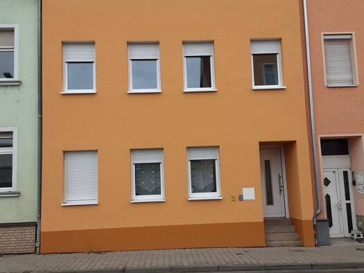 Wohnung zur Miete 280 € 1,5 Zimmer 40,2 m² Geschoss EG/2 frei ab sofort Bergstraße 12 Groitzsch 04539