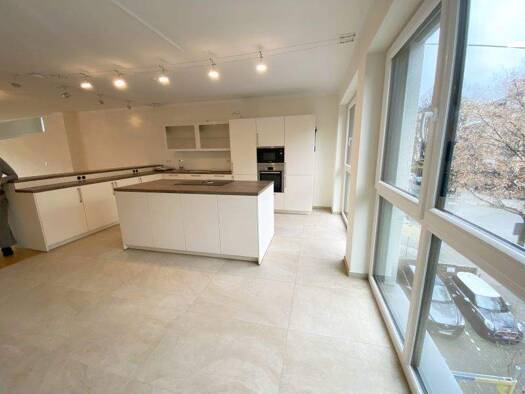 Wohnung zur Miete 2.200 € 3 Zimmer 195 m² 2. Geschoss frei ab 01.04.2026 Wiesbaden 65185