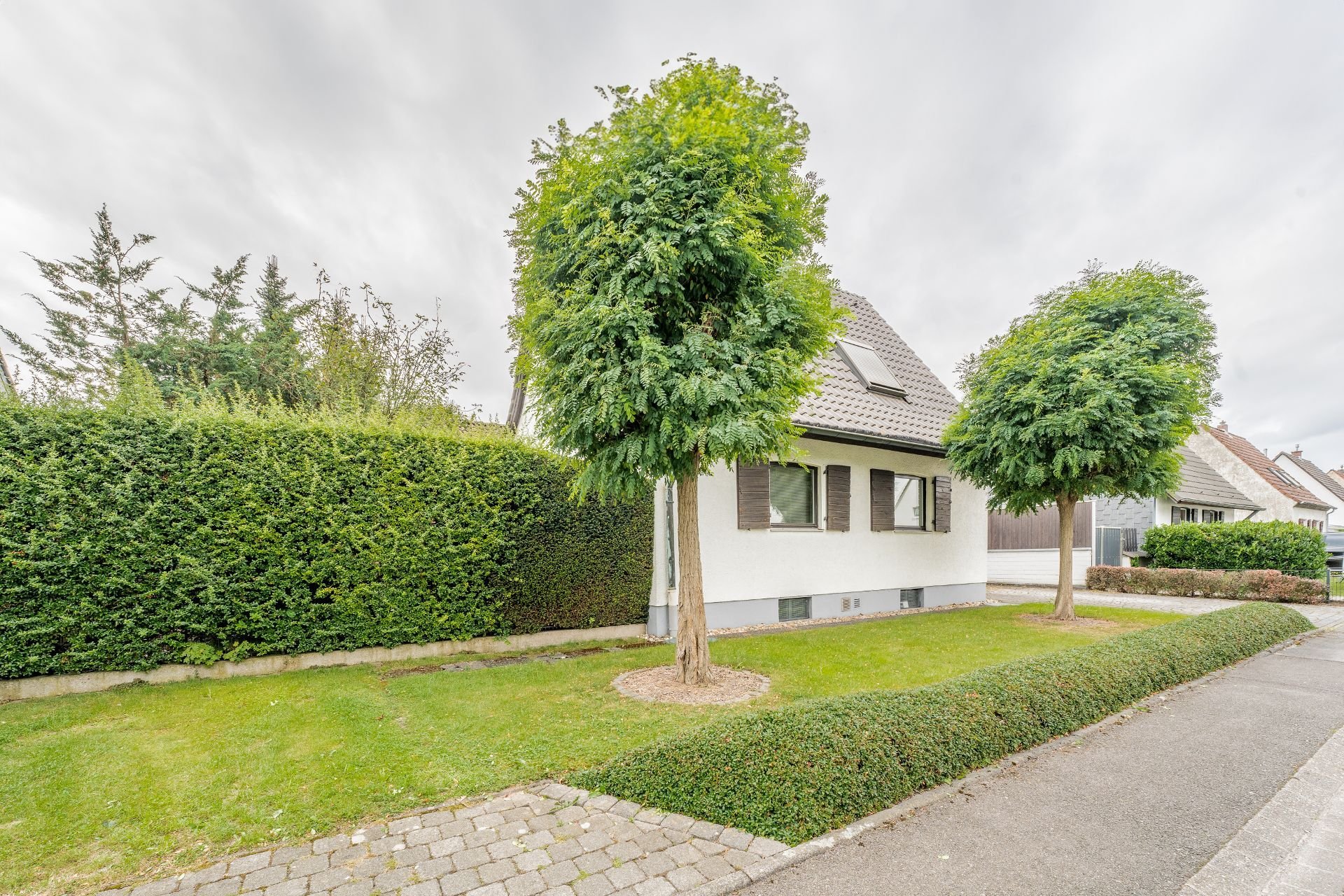 Einfamilienhaus zum Kauf 499.000 € 3 Zimmer 148 m²<br/>Wohnfläche 731 m²<br/>Grundstück Tiefenbroich Ratingen 40880