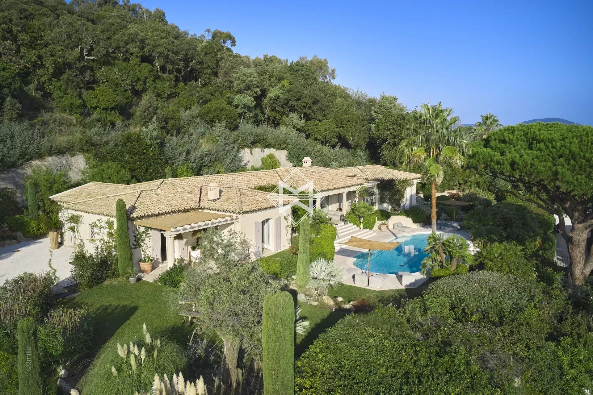 Villa zur Miete provisionsfrei 160.000 € 8 Zimmer 250 m²<br/>Wohnfläche 10.000 m²<br/>Grundstück Zone Est Diffuse Saint-Tropez 83990