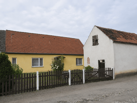 Doppelhaushälfte zum Kauf 59.000 € 3 Zimmer 72 m² 1.510 m² Grundstück frei ab sofort Genthin Genthin 39307