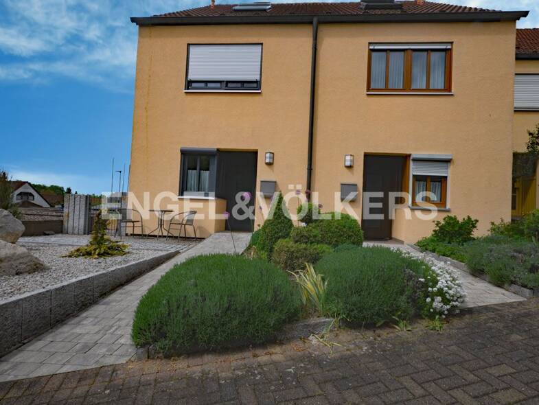 Reihenmittelhaus zum Kauf 375.000 € 4 Zimmer 108 m² 150 m² Grundstück frei ab 01.06.2025 Eselshöhe Schweinfurt 97422