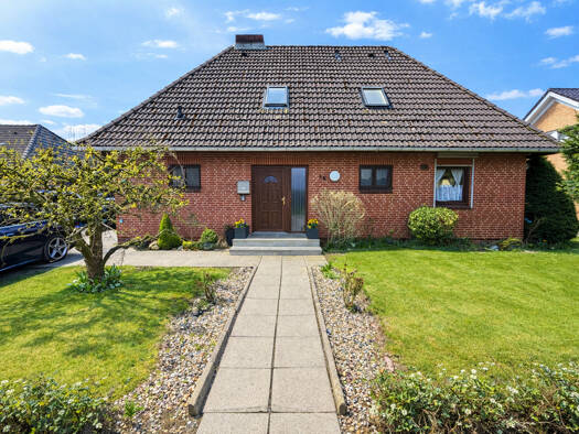 Einfamilienhaus zum Kauf 285.000 € 6 Zimmer 147,6 m² 753 m² Grundstück Brunsbüttel 25541