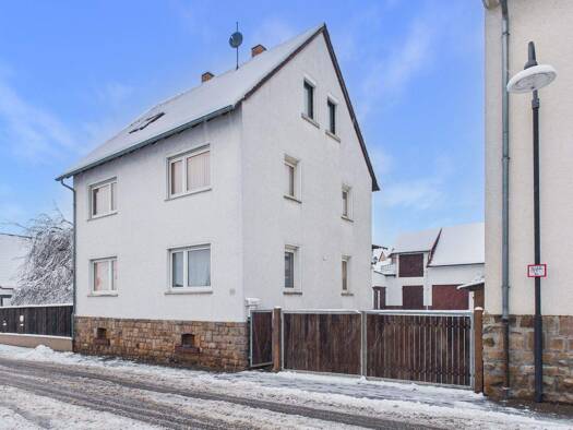 Einfamilienhaus zum Kauf 300.000 € 6 Zimmer 145 m² 549 m² Grundstück Steinfurth Bad Nauheim 61231