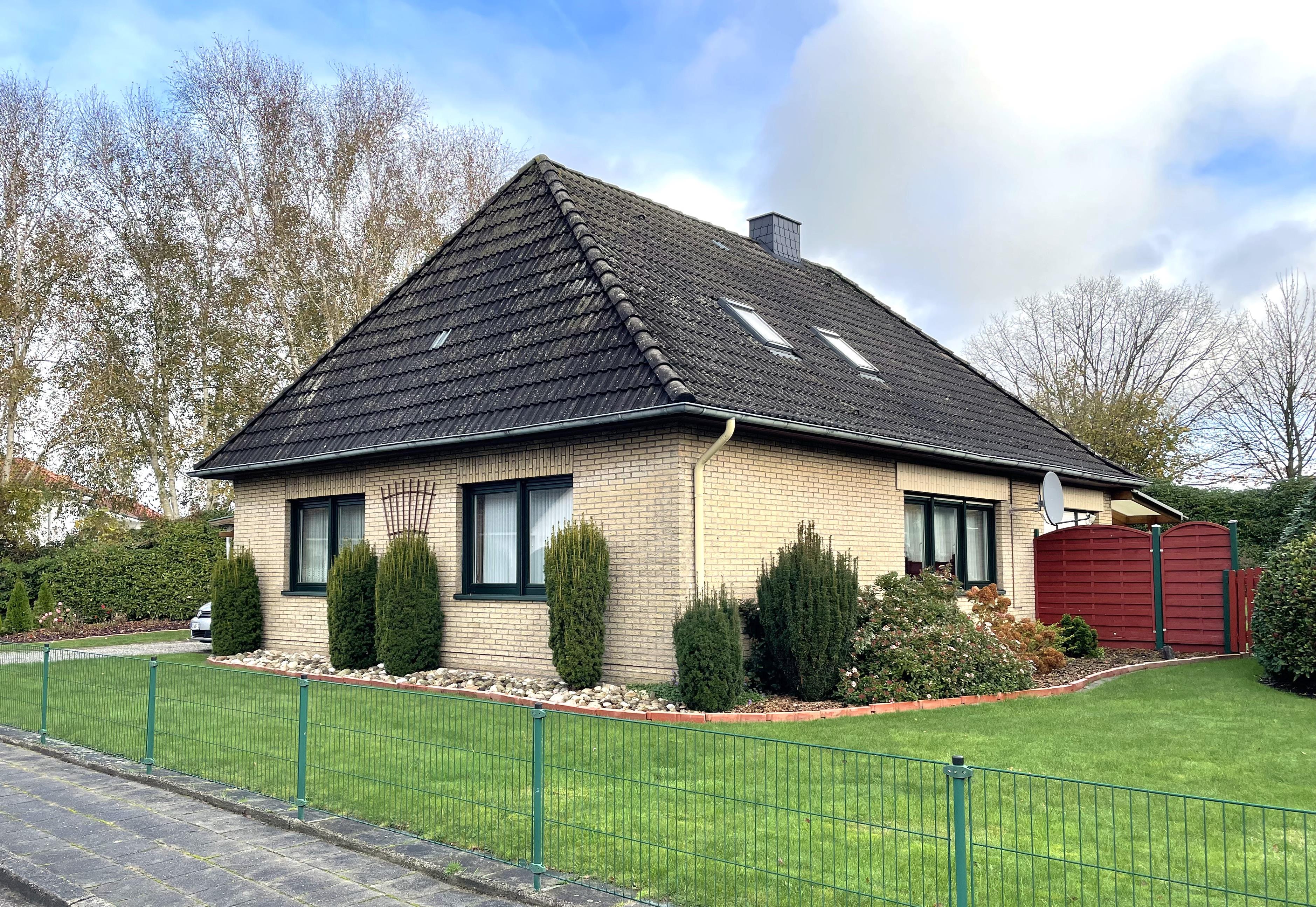 Haus zum Kauf 349.000 € 6 Zimmer 150 m²<br/>Wohnfläche 867 m²<br/>Grundstück Westerstede Westerstede 26655