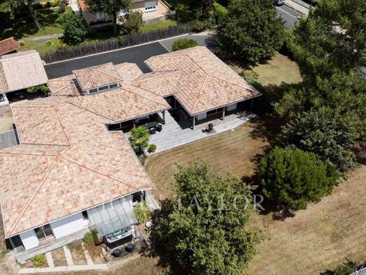 Einfamilienhaus zum Kauf provisionsfrei 1.195.000 € 8 Zimmer 230 m² 2.300 m² Grundstück Jardin Public Bordeaux 33290