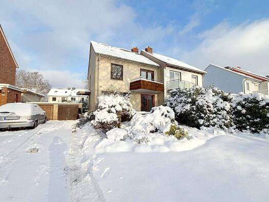 Doppelhaushälfte zum Kauf 299.000 € 4,5 Zimmer 106 m² 451 m² Grundstück frei ab sofort Pinneberg 25421