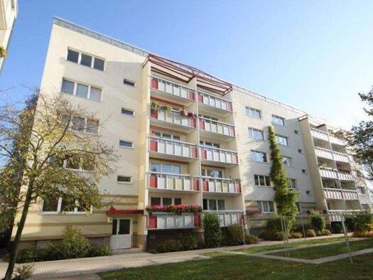 Wohnung zur Miete 449 € 4 Zimmer 76,2 m² frei ab 01.11.2026 Albert-Schweitzer-Straße 4 Oststadt Neubrandenburg 17036