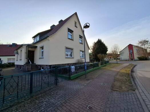 Mehrfamilienhaus zum Kauf 220.000 € 175 m² 698 m² Grundstück Arendsee Arendsee (Altmark) 39619
