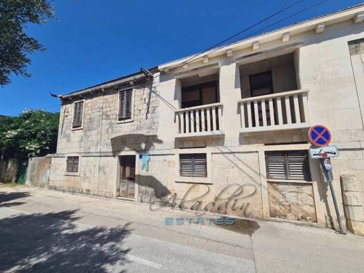 Haus zum Kauf 1.350.000 € 6 Zimmer 248 m² Sutivan
