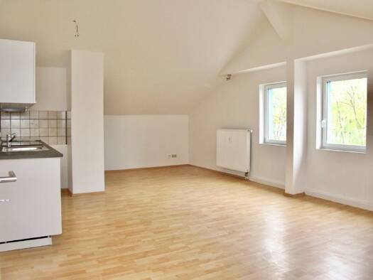 Wohnung zur Miete 650 € 3 Zimmer 82 m² Leuben Dresden 01259