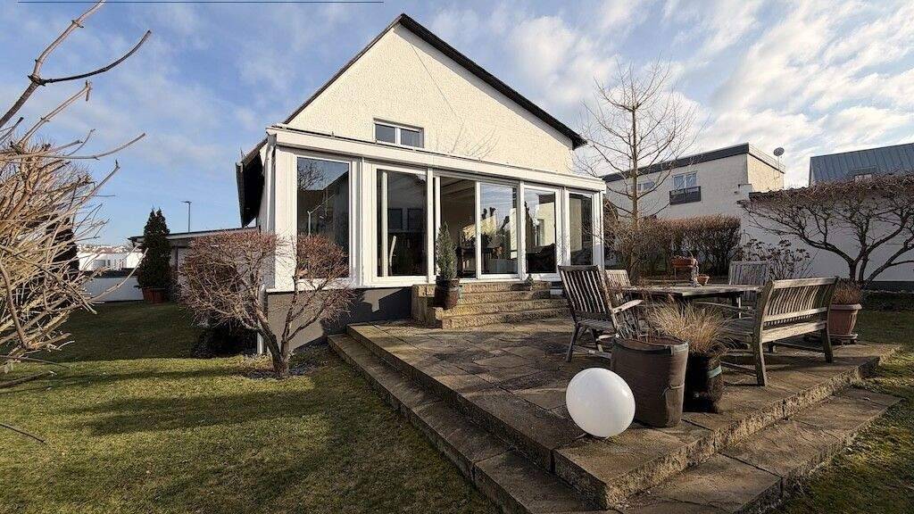 Einfamilienhaus zum Kauf 890.000 € 7 Zimmer 227,6 m² 745 m² Grundstück Idstein 65510