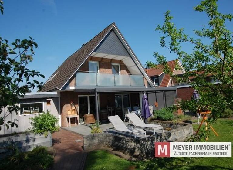 Mehrfamilienhaus zum Kauf 499.000 € 8 Zimmer 198,4 m²<br/>Wohnfläche 854 m²<br/>Grundstück Wiefelstede Wiefelstede 26215