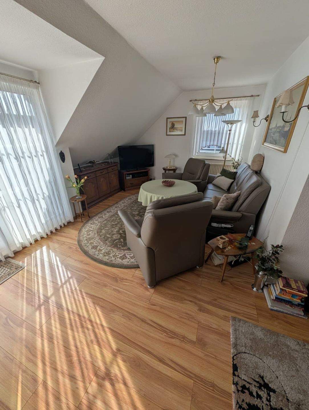 Immobilie in Lambrechtshagen - Dachgeschosswohnung mit ausgebautem Spitzboden, Südbalkon & Carport – gepflegte Wohnanlage - Bild 0