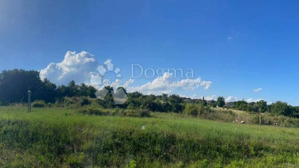 Land-/Forstwirtschaft zum Kauf 107.000 € Centar, Loborika