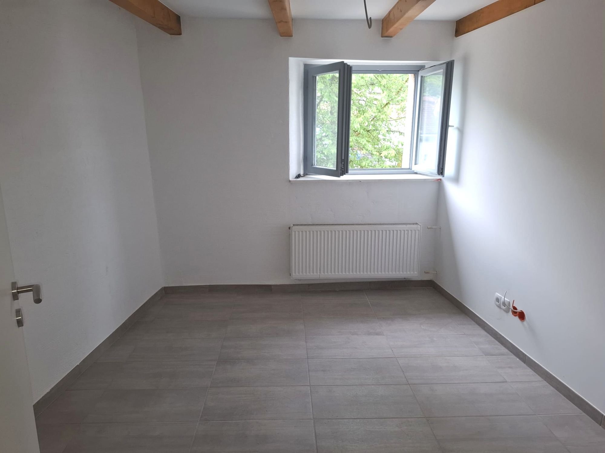 Wohnung zur Miete 490 € 1 Zimmer 10 m²<br/>Wohnfläche 01.10.2024<br/>Verfügbarkeit Grenzacher Str. 28 Degerfelden Rheinfelden 79618