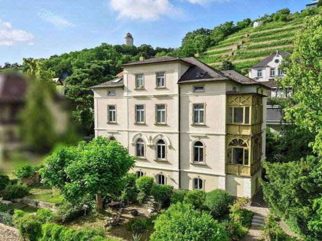 Wohnung zur Miete 800 € 2 Zimmer 63 m² 2. Geschoss frei ab 01.04.2026 Obere Bergstraße 54 Radebeul 01445