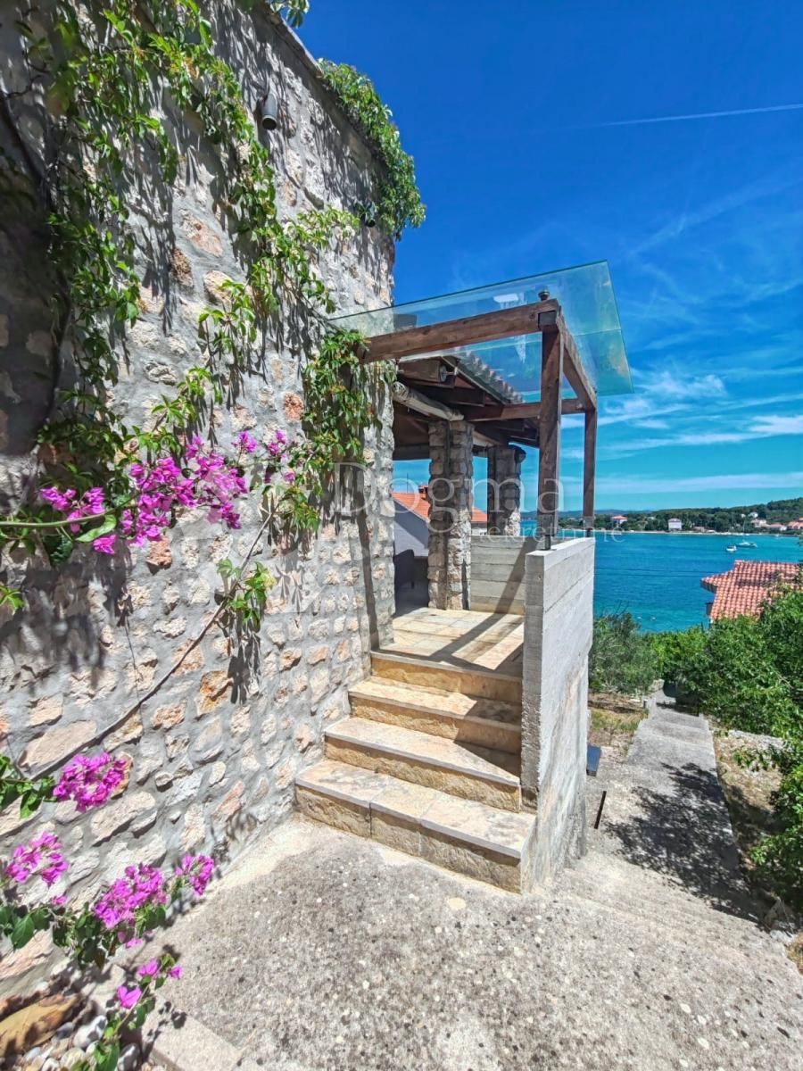 Haus zum Kauf 695.000 € 6 Zimmer 168 m²<br/>Wohnfläche 830 m²<br/>Grundstück Sibenik 22000