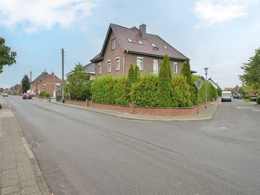 Mehrfamilienhaus zum Kauf 349.800 € 9 Zimmer 239 m² 621 m² Grundstück Höngen Selfkant 52538