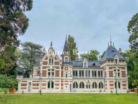 Einfamilienhaus zum Kauf 890.000 € 17 Zimmer 490 m² 14.073 m² Grundstück Joigny 89300