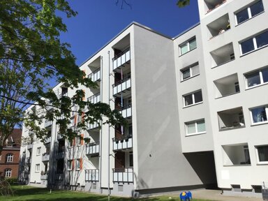 Wohnung zur Miete 670 € 2 Zimmer 63,8 m² frei ab 09.02.2025 Rendsburger Landstr. 109 Hassee Bezirk 4 Kiel 24113