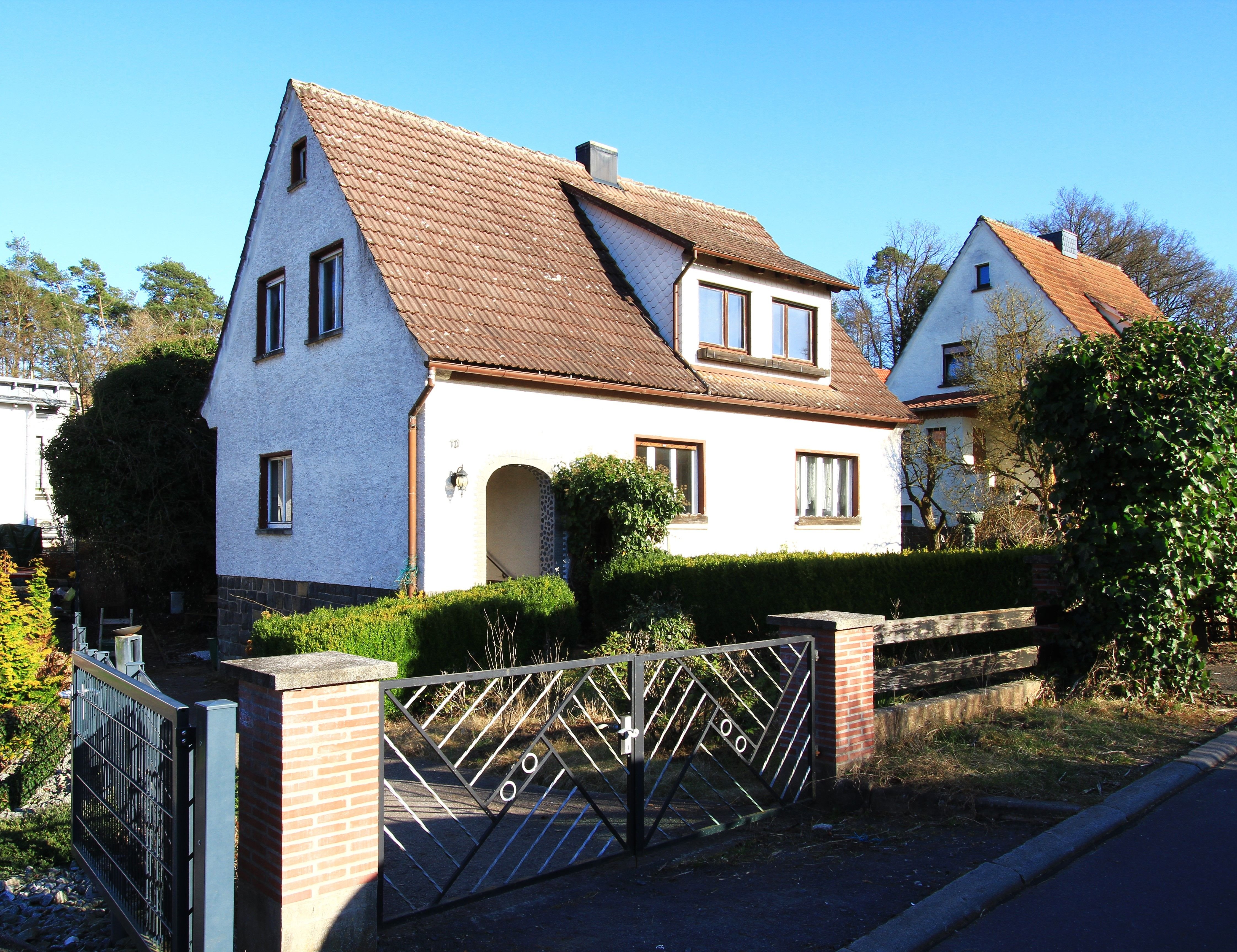 Haus zum Kauf 69.000 € 8 Zimmer 117 m²<br/>Wohnfläche 1.495 m²<br/>Grundstück ab sofort<br/>Verfügbarkeit Neuhaus-Schierschnitz Neuhaus-Schierschnitz 96524