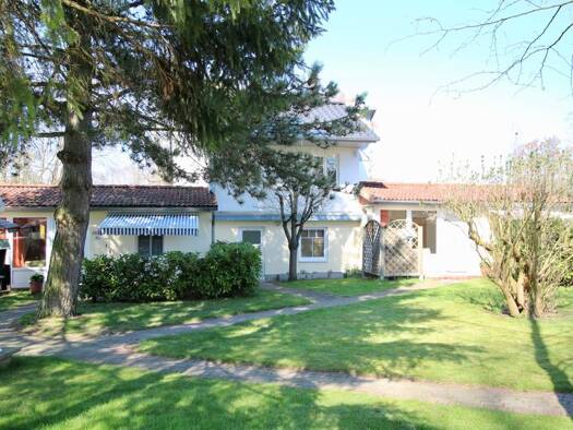 Haus zum Kauf 375.000 € 14 Zimmer 213 m² 1.874 m² Grundstück Flessenow Dobin am See / Flessenow 19067