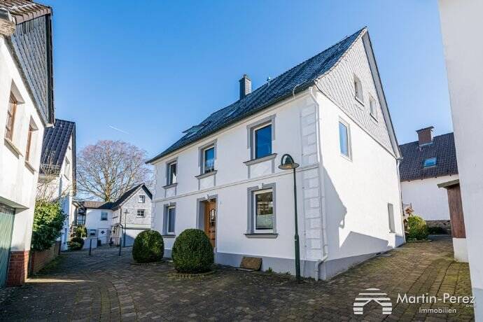 Mehrfamilienhaus zum Kauf als Kapitalanlage geeignet 320.000 € 9 Zimmer 230 m²<br/>Wohnfläche 127 m²<br/>Grundstück Breckerfeld Breckerfeld 58339