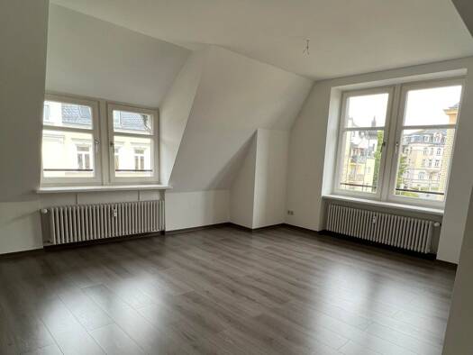 Wohnung zur Miete 550 € 3 Zimmer 93,6 m² frei ab sofort Liebknechtstraße 100 Westend Plauen 08523