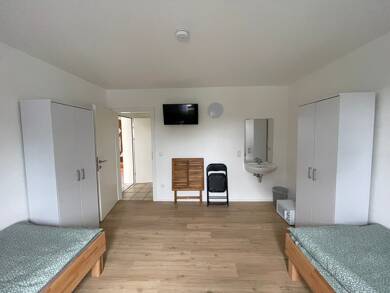 Wohnung zur Miete 450 € 11 Zimmer 220 m² EG frei ab sofort Überackern 5122