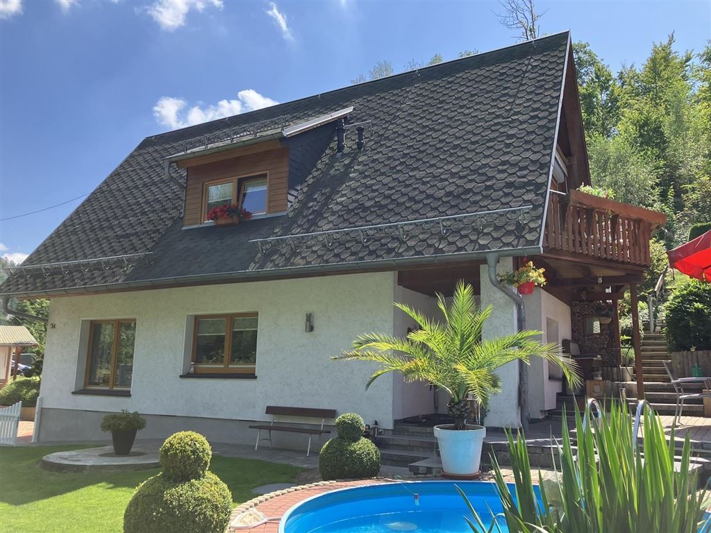 Einfamilienhaus zum Kauf 229.000 € 5 Zimmer 125 m²<br/>Wohnfläche 550 m²<br/>Grundstück Hennersdorf Augustusburg 09573