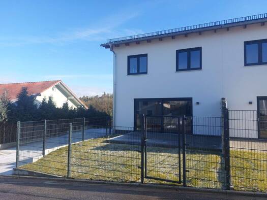 Haus zum Kauf - Erstbezug provisionsfrei als Kapitalanlage geeignet 435.000 € 4 Zimmer 125 m² 309 m² Grundstück Graf-Deym-Str. 15 Arnstorf 94424