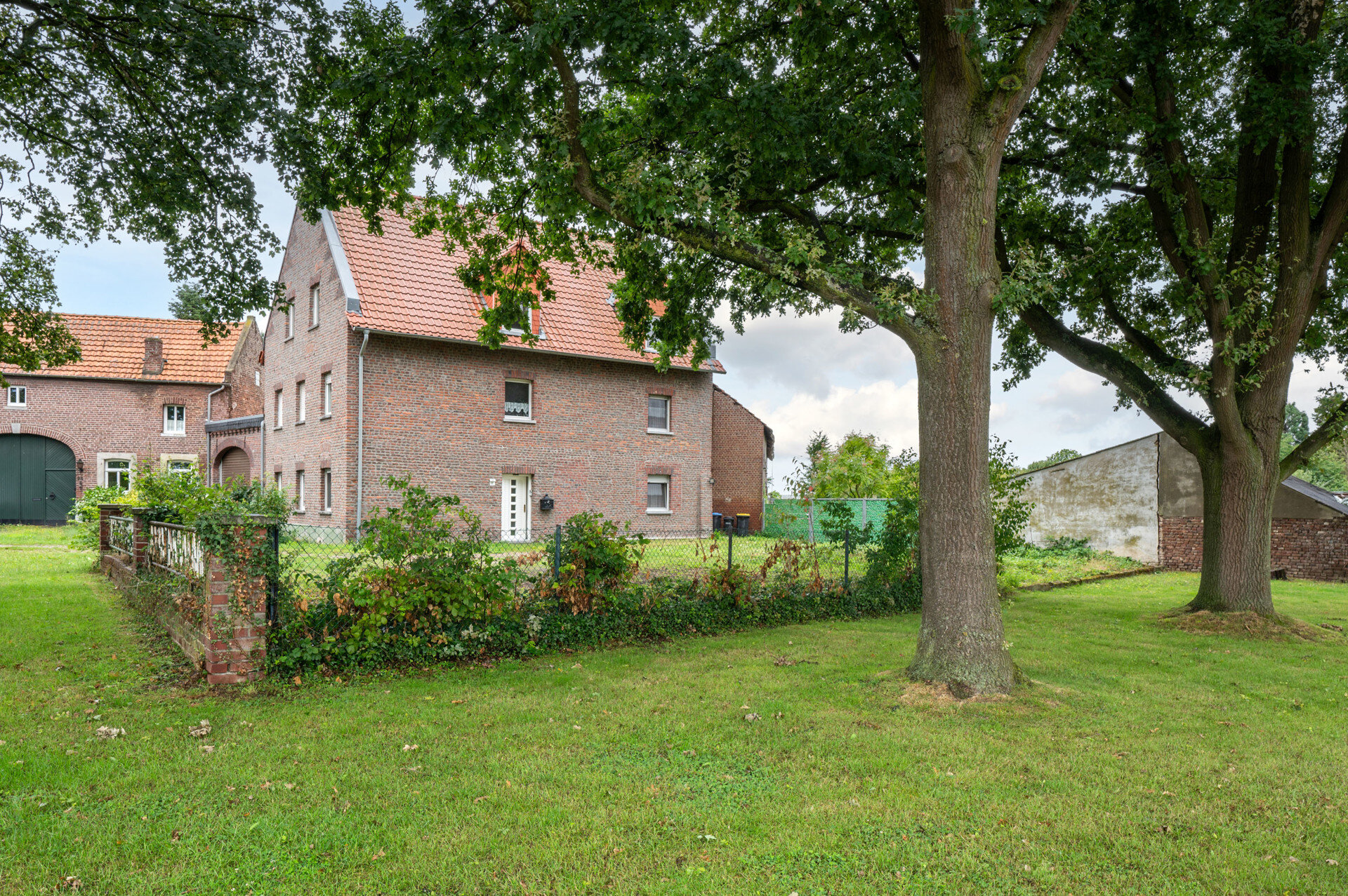 Mehrfamilienhaus zum Kauf 425.000 € 7 Zimmer 269 m²<br/>Wohnfläche 3.044 m²<br/>Grundstück Hontem Waldfeucht - Hontem 52525