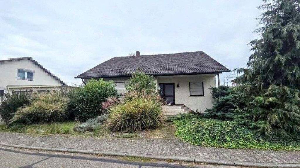 Einfamilienhaus zum Kauf provisionsfrei 350.000 € 4 Zimmer 205 m² 609 m² Grundstück Bobstadt Bürstadt / Bobstadt 68642