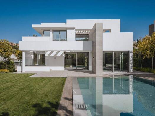 Villa zum Kauf 2.625.000 € 5 Zimmer 656 m² 808 m² Grundstück Estepona 29688
