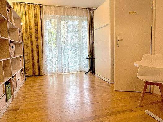 WG-Zimmer zur Miete Wohnen auf Zeit 1.040 € 20 m² 3. Geschoss frei ab sofort Maxvorstadt München 80333