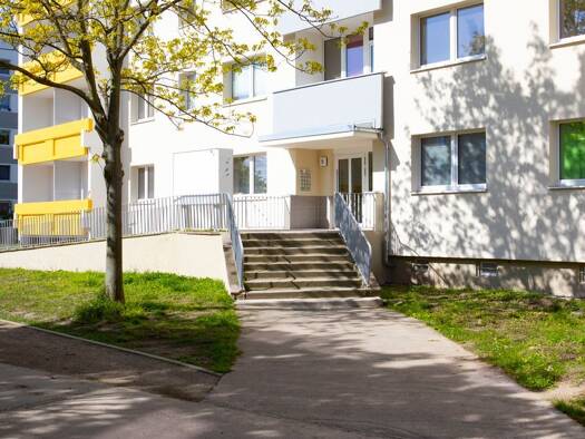 Studio zur Miete 270 € 1 Zimmer 31,3 m² 2. Geschoss Kreuzerstraße 10 Silberhöhe Halle 06132