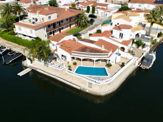 Haus zum Kauf 1.250.000 € 150 m² 487 m² Grundstück Empuriabrava 17487