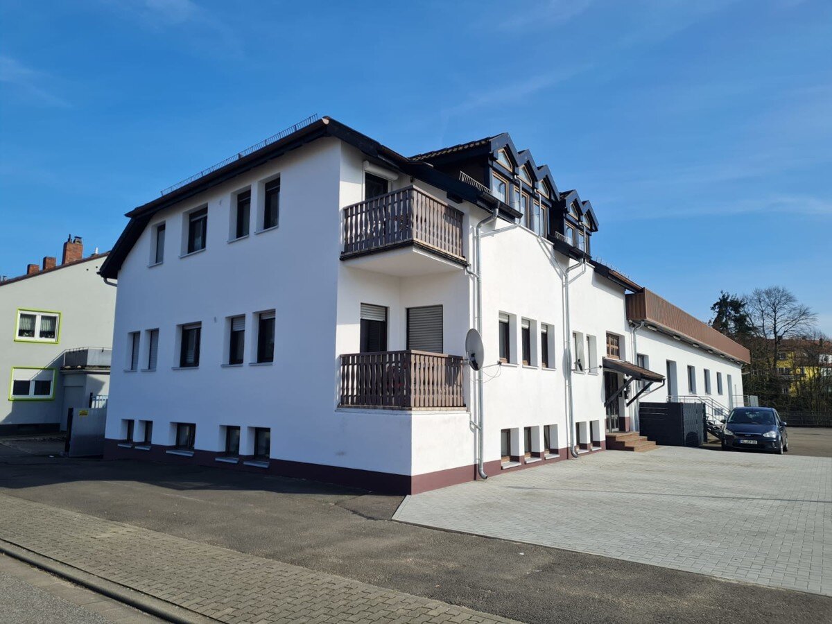 Haus zum Kauf 1.050.000 € 16 Zimmer 360 m²<br/>Wohnfläche 1.775 m²<br/>Grundstück Berliner Str. Kaiserslautern 67659