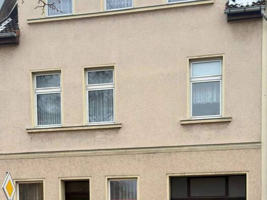 Reihenmittelhaus zum Kauf 65.000 € 6 Zimmer 194 m² 116 m² Grundstück Bernburg 06406